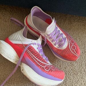 Saucony Women's Endorphin Elite Carbon Plated shoes